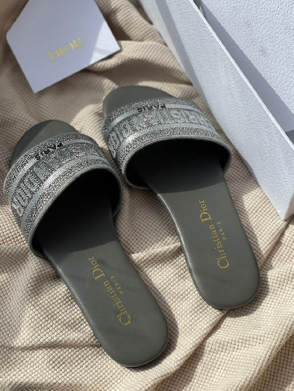 AVAILABLE – Shoes -649