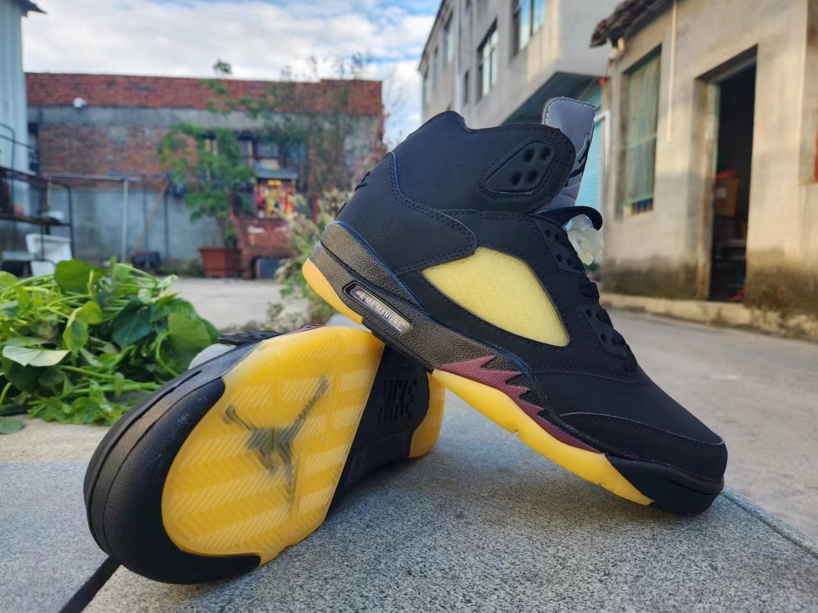 Jordan 5 Black and Yellow - Image 5