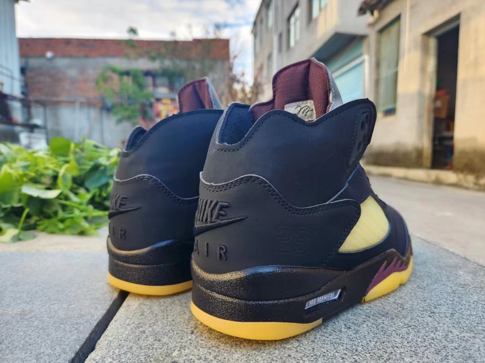 Jordan 5 Black and Yellow - Image 4