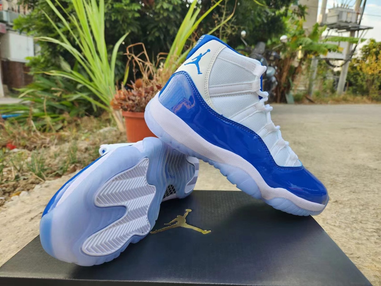 JORDAN 11 Blue and White - Image 4