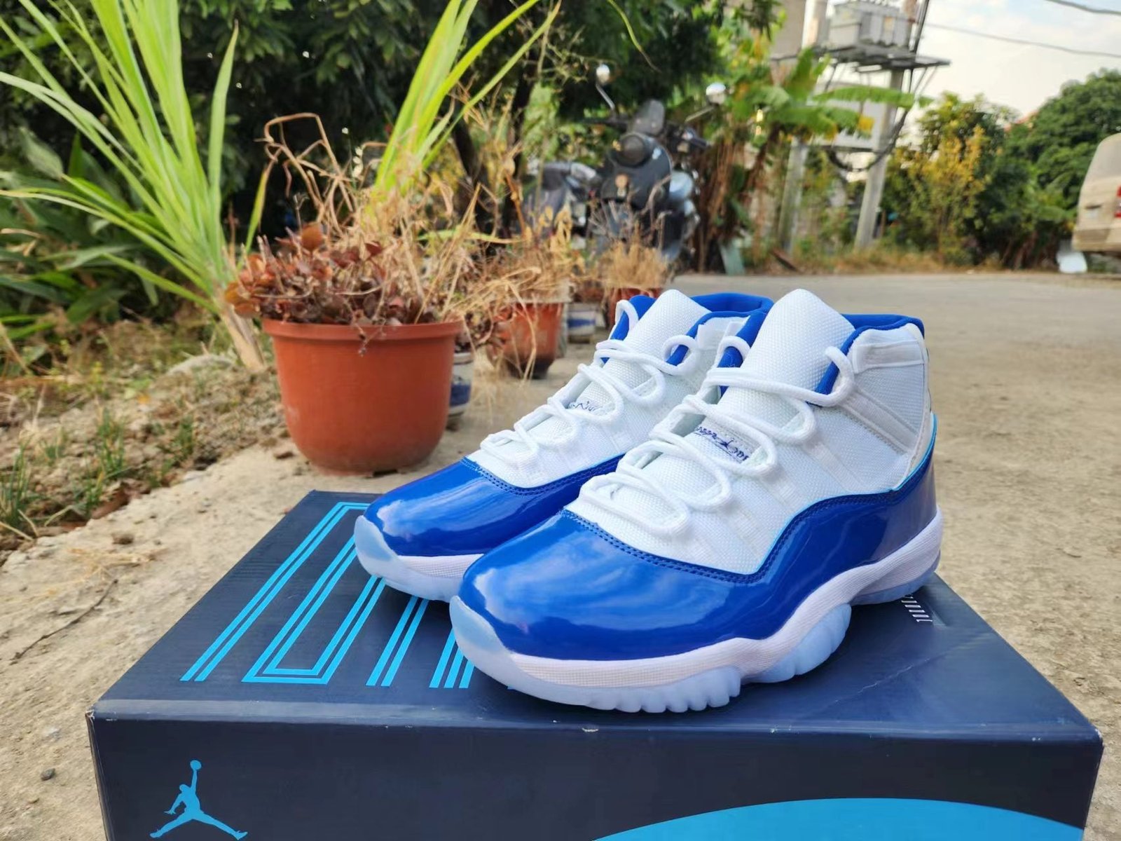 JORDAN 11 Blue and White - Image 3