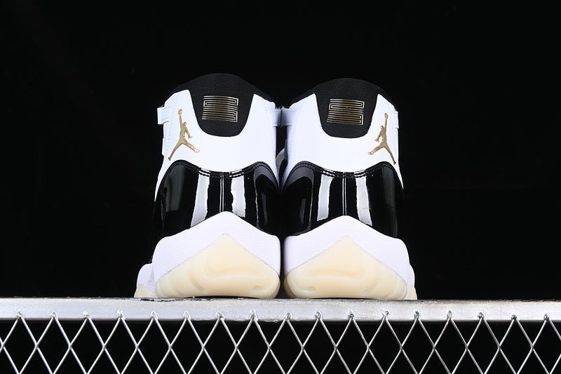 AIR JORDAN 11 DMP WHITE/BLACK/GOLD - Image 5