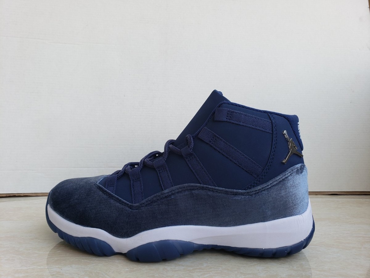 AIR JORDAN 11 "Navy Velvet" - Image 4