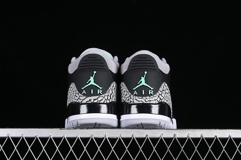 AIR JORDAN 3 RETRO GREEN GLOW BLACK/GREEN GLOW/WOLF GREY/WHITE - Image 5