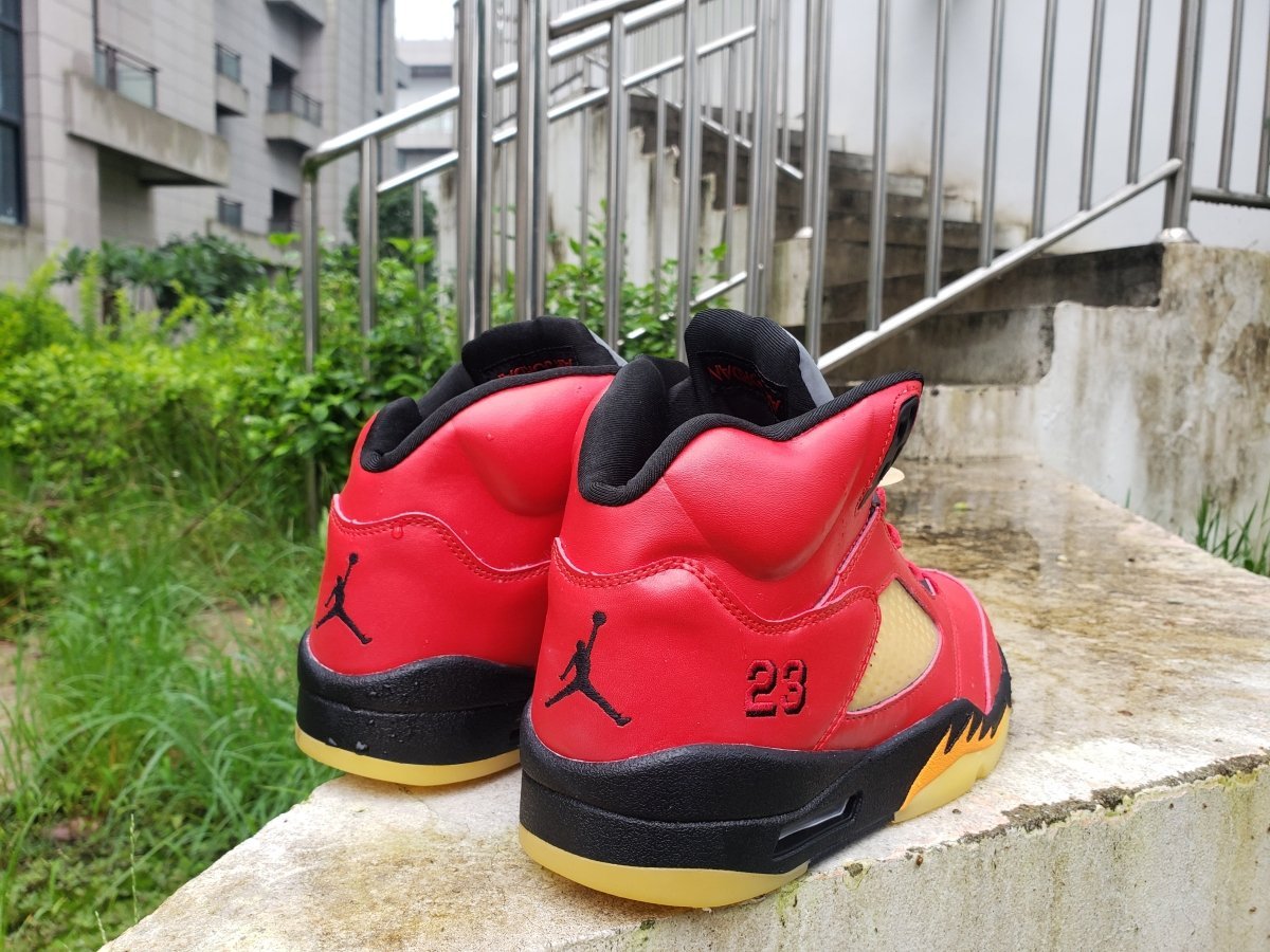 Air Jordan 5 "Raging Bull" - Image 4