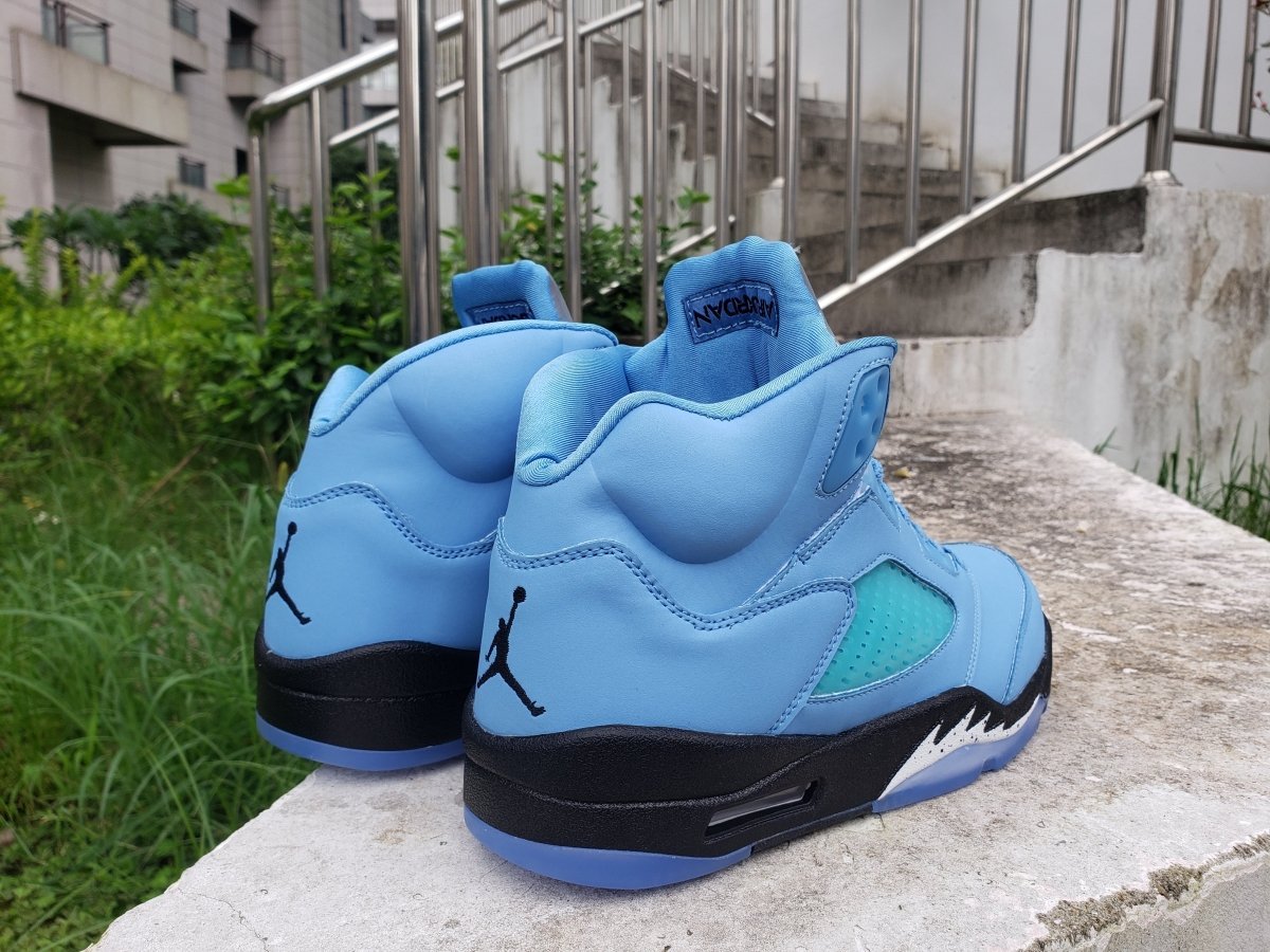 Air Jordan 5 "University Blue" - Image 4