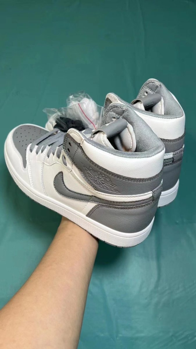 JORDAN 1 RETRO HIGH OG - Image 3