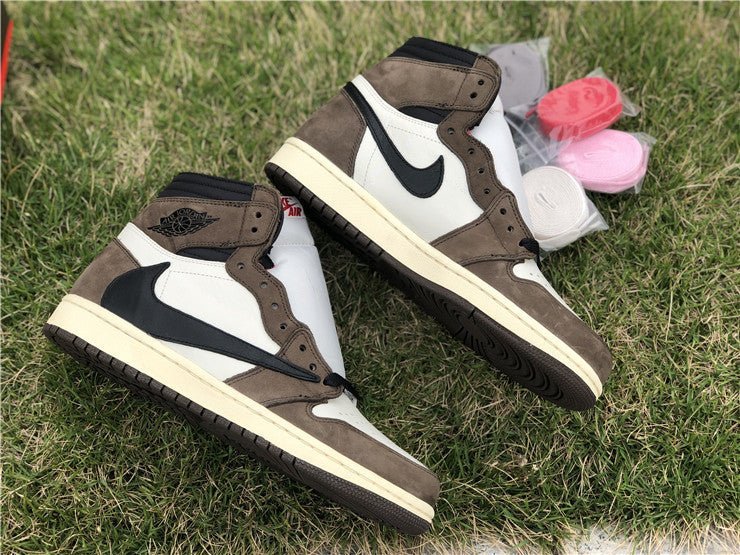 JORDAN 1 RETRO HIGH x TRAVIS SCOTT - Image 12