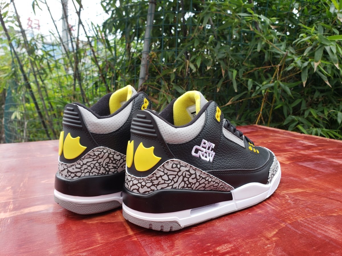 JORDAN 3 RETRO x OREGON DUCKS PIT CREW - Image 3