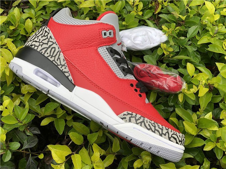 JORDAN 3 RETRO x SE UNITED FIRE RED - Image 5