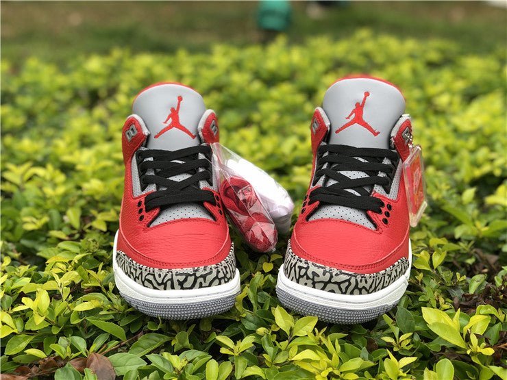 JORDAN 3 RETRO x SE UNITED FIRE RED - Image 3